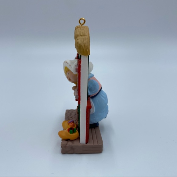 Vintage 1986 Hallmark Keepsake Windows of the World #2 Holland Dutch Ornament - Picture 2 of 8